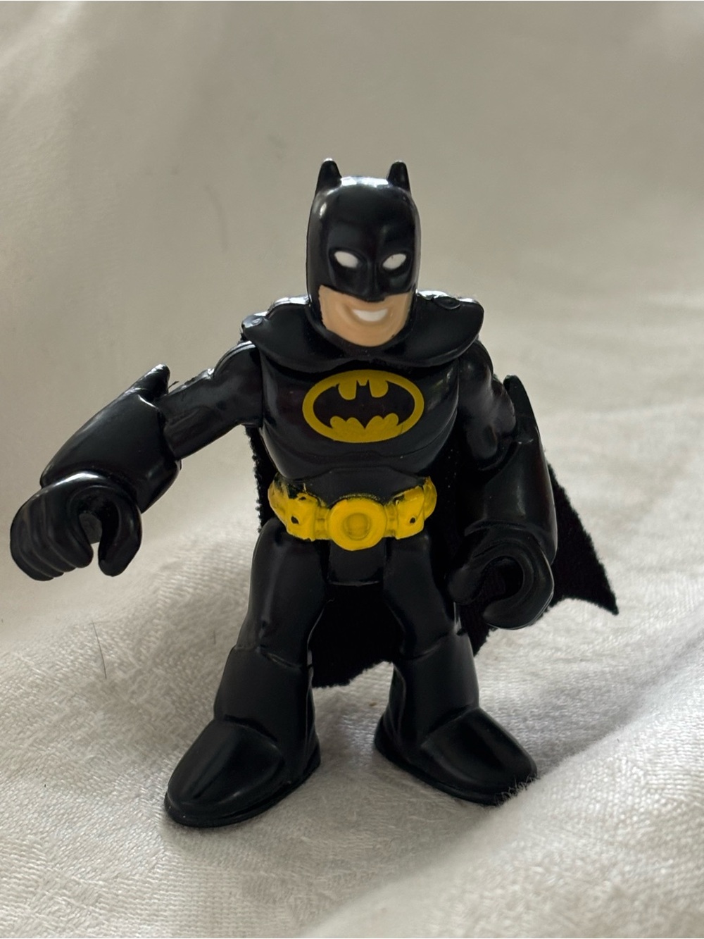 Fisher-Price Imaginext Batman Action Figure Black Suit Fabric Cape Yellow Belt